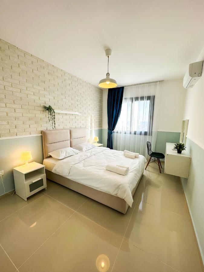 Luxury Sea View Two Bedroom Apartment In Caesar Resort & Spa, Long Beach Perivolia tou Trikomou Екстериор снимка
