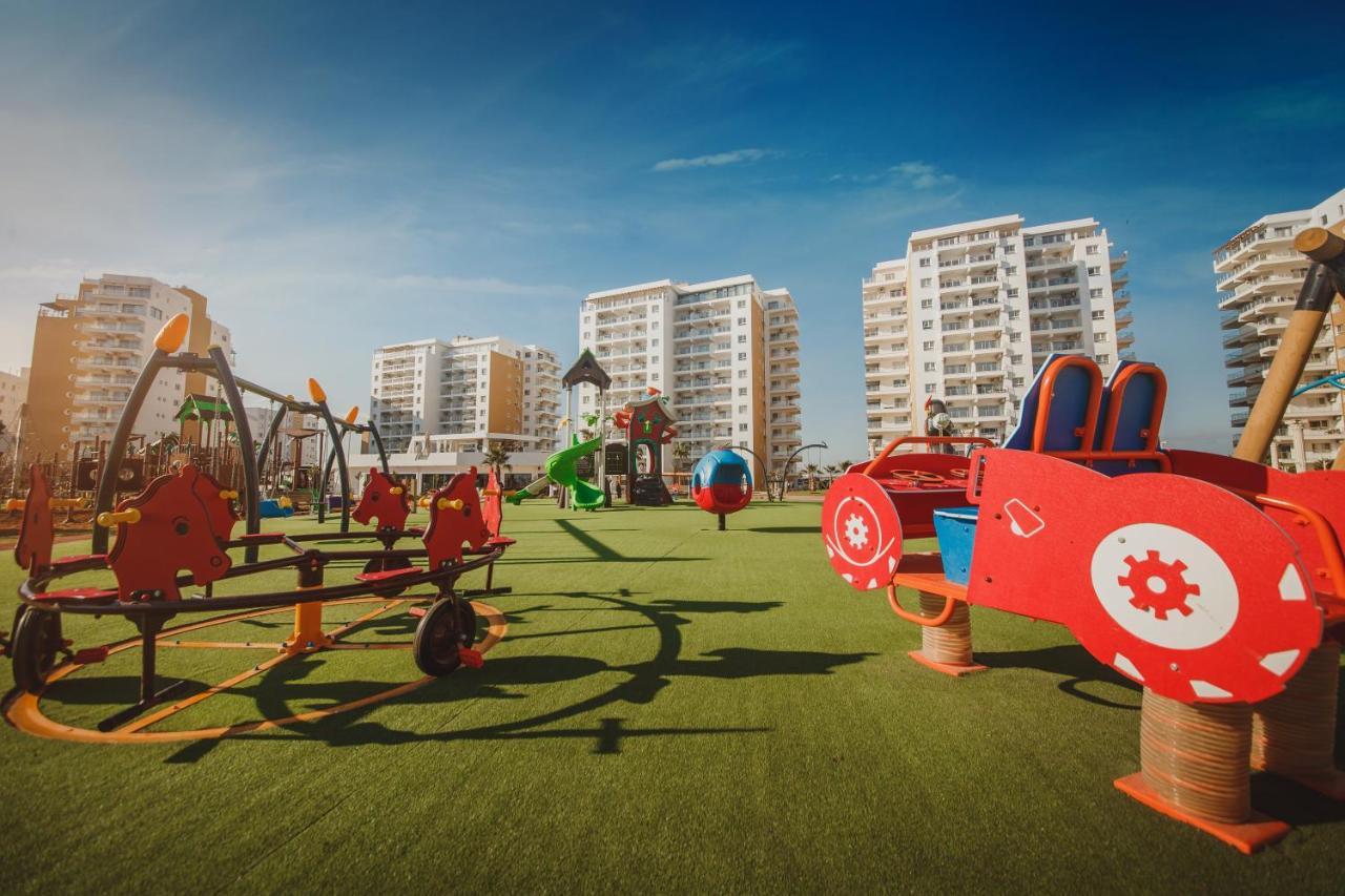 Luxury Sea View Two Bedroom Apartment In Caesar Resort & Spa, Long Beach Perivolia tou Trikomou Екстериор снимка